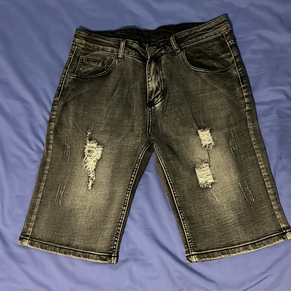 New Sz 32 men’s shorts